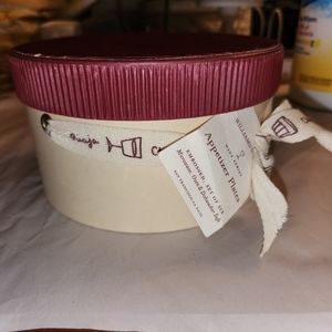 Williams-Sonoma Set (6) Wine Series white Appetizer Plates in gift box new